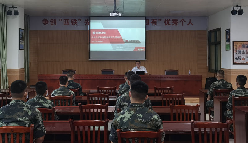 為部隊(duì)官兵授課.jpg