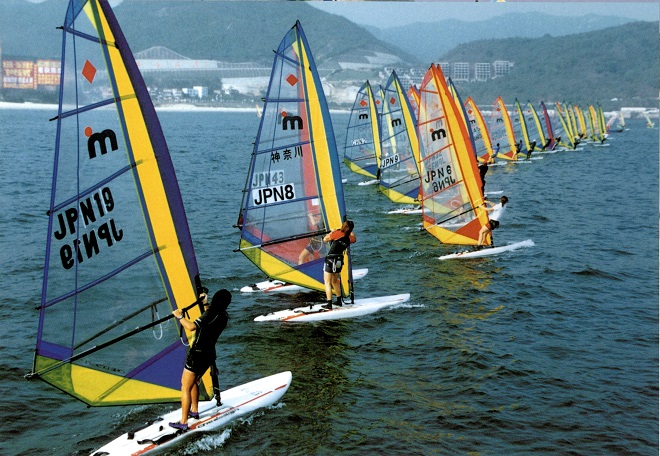 5-2-2002年，亞洲帆板錦標賽、中國帆板公開賽暨全國帆板錦標賽在我區(qū)大梅沙舉辦.jpg